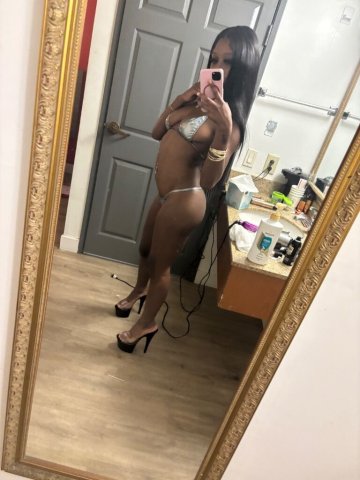 Kisses — young petite 5'0 escort in Inland Empire, CA - 1