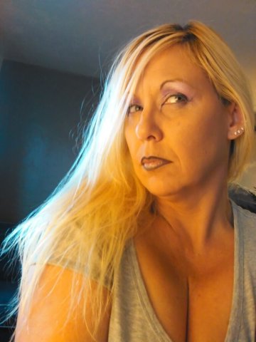 NE Portland Incall/Outcall Female Escort — 30 min Specials - 1