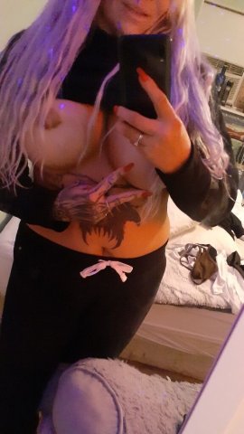 Ventura Female Escort — Outcalls Only, Couples & Fetish Friendly - 1