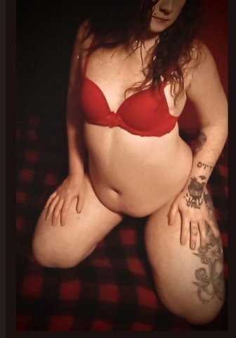 Autumn — Curvy, Ink-Adorned Female Escort in Kansas City - 1