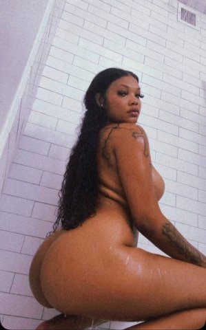 Ariell (24) — tall, clean, respectful Miami female escort - 1