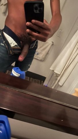Staten Island Male Escort — Yard Man Thing (Slim, 6'2, 10 inch) - 1