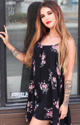 Lowell, MA Girl Next Door for Fantasy Chat - 1