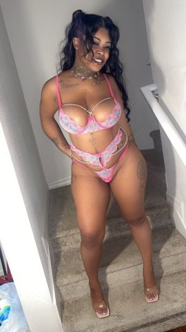 Champagne  two girl upon request (Tampa, FL) - 1