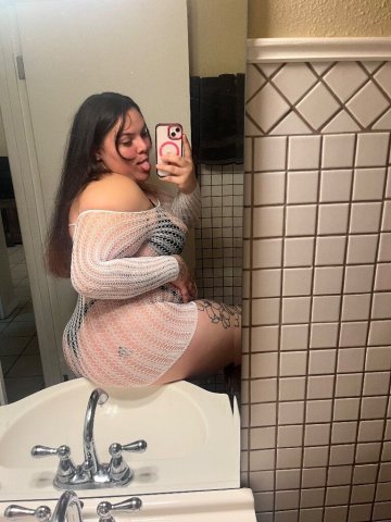 Ur Fav Pretty Thick Snowbunny — Seattle WA - 1