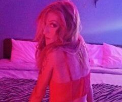 Portland, Oregon Female Escort — Hungry Day Hangout - Image 2