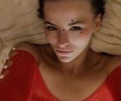 St. Louis escorts - St. Louis Soft-Spoken Female Escort — Sensual, Natural Company