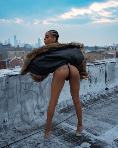 Brooklyn Fun Size Female Escort — Facetime & WhatsApp Specials - 1