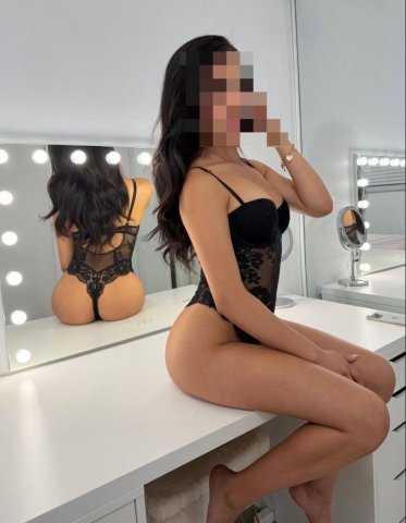 Fort Lauderdale Female Escort — Discreet, intimate, and ready - 1