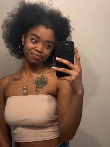 Louisville Female Escort — Incall, Outcall, Carplay & Cardate - 1