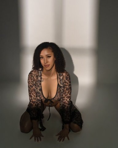 Concord CA Sweet & Sexy Goddess Escort - 1