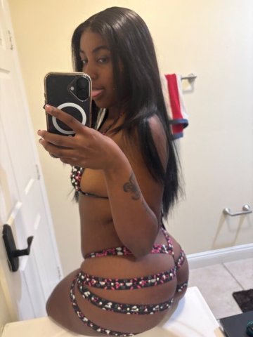 Sacramento Petite Female Escort — outcalls & incalls - 1
