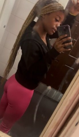 Soft & Sweet Female Escort — Incalls, Outcalls & WhatsApp - 1