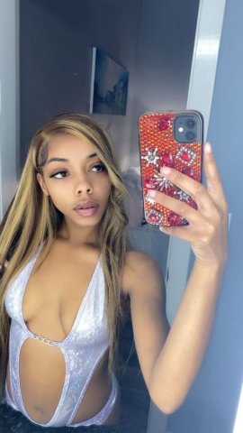 Inland Empire Petite Female Escort — Incall, Outcall & Car Dates - 1