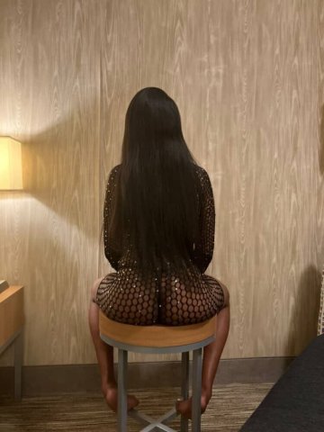San Francisco Petite Female Escort — FaceTime Verification & Strip Tease - 1