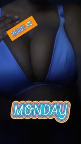 Milwaukee Female Escort — Outcalls within 50 miles, car play in your car - 1