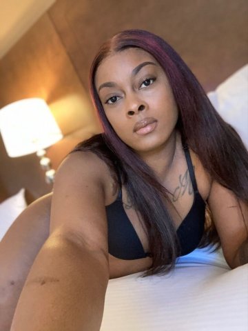 Salinas CA Petite Female Escort — Incalls/Outcalls with Discreet Companion Service - 1