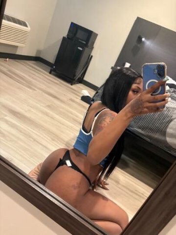 Chicago Female Escort — Incalls & Outcalls (Cardates) - 1