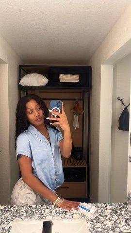 Trophy Female Escort — 5’5 Sweet Petite Date Services - 1