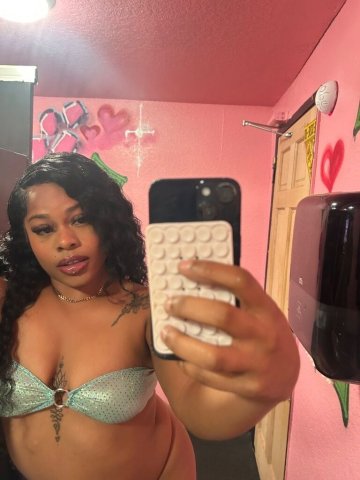 Seattle Female Escort — In-calls & Out-calls - 1