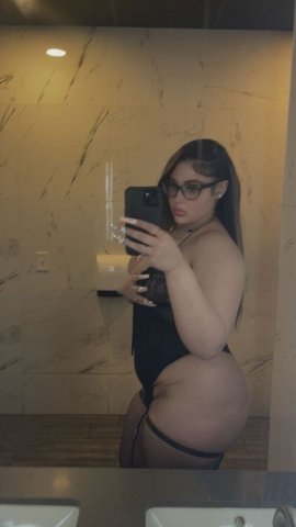 Miami Female Escort — Thick Build, Discreet FaceTime Verification - 1
