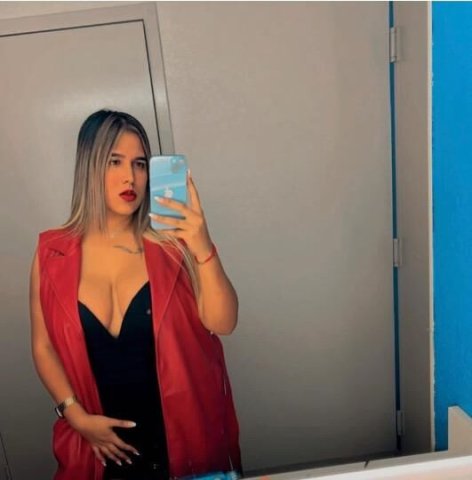 Zoe  - 27 - 1