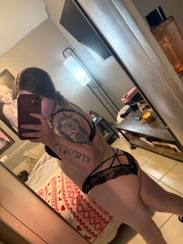 Dallas Female Escort — Private, Low-Key Dates - 1