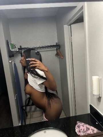 Boston Tranny Escort — Fetish-Friendly & Length-Session Options - 1