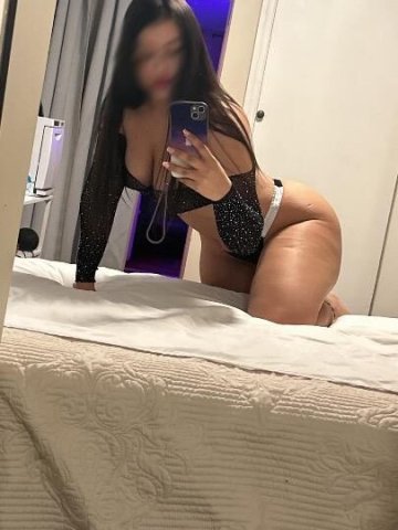 Manhattan Latina Escort — Discreet Private South Street Seaport Pics - 1