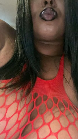 Online Girlfriend in Milwaukee, WI — 24 - 1