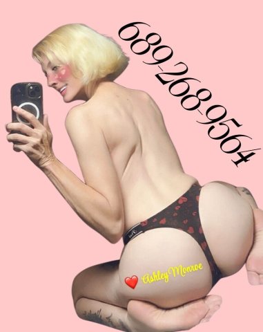 Orlando Female Escort — Golden Shower & Squirt Sessions (Outcall Only) - 1