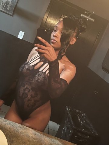 Wichita Female Escort — dinners, dates, fly-outs & overnights - 1