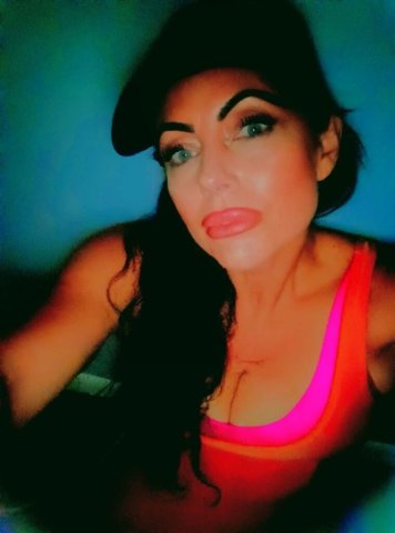 Fresno Female Escort — Tonight Specials (Incall & Outcalls) with Qv / Hhr / Hr Rates - 1