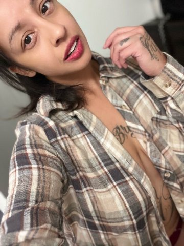 Orange County Petite Latina Female Escort (5'3, 132 lbs) - 1