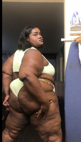 Columbus BBW Female Escort — Apple (Chocolate 57in, 44 Triple D) - 1