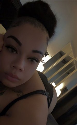 Bakersfield CA Female Escort — upscale discretion & protected sessions - 1