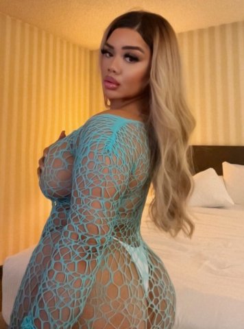 Kimberly in Tri-Cities, Washington — Upscale Fantasy Host (Pre-Book 1/27–1/29) - 1