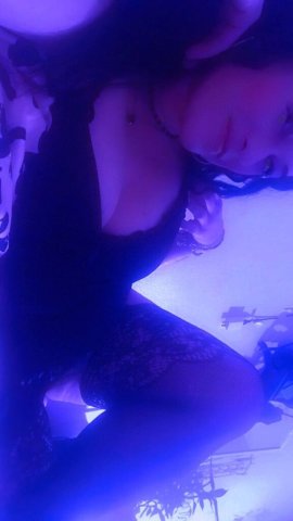 Scarlett (39) — Independent GFE, Sensual Massage & Role Play Escort - 1
