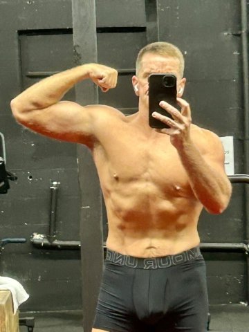 Mature Male Escort — Outcall Massage Sessions - 1
