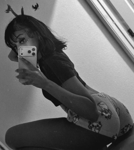 Queens Petite Female Escort — Anal Extra, Discreet - 1
