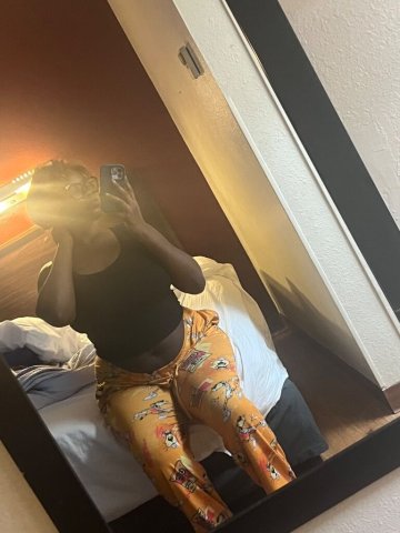 Chicago Female Escort — Throat  Full Service Outcalls (Uber/B BJ) $80 - 1