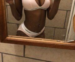 Chicago escorts - Chicago Female Escort — Squirter & Creamer (Outcalls Only)