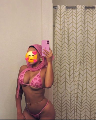 Sophi (22) in Charleston, SC — Female Escort - 1