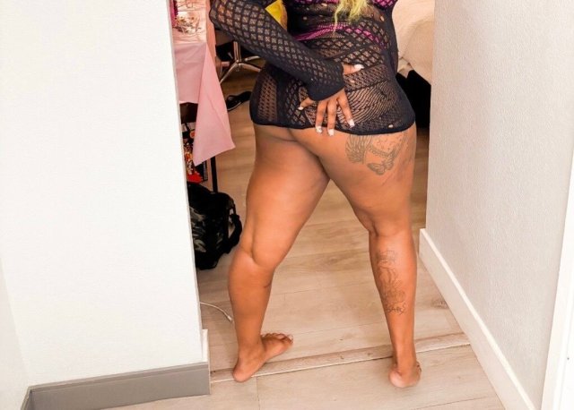 Monterey CA Throatgoat 26 — 2 girls (messages, FaceTime, meet) - 1