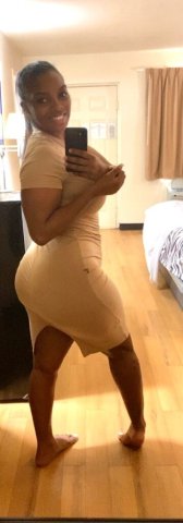 Lyric (thick thighs) — Dallas mature escort, discreet and respectful - 1