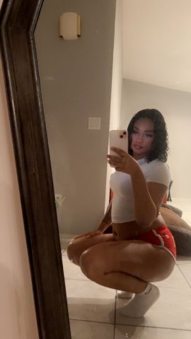 Tallahassee FL Valentines Weekend Female Escort (Slim Thick) - 1