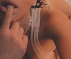 Baltimore Female Escort — Honey-smooth charm with discreet vibe - Image 2