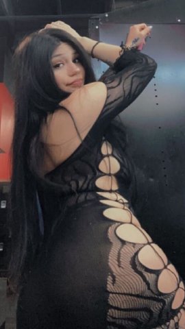Seattle Petite Female Escort — Active, playful gamer vibe - 1