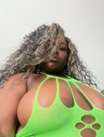 Ventura CA Chocolate Dream — West African Princess Dominatrix Mommy (Feet & Ass Worship) & All-Fetish-Friendly - 1