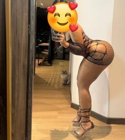 North Jersey Female Escort — thick curves, hazel eyes & dimples - 1
